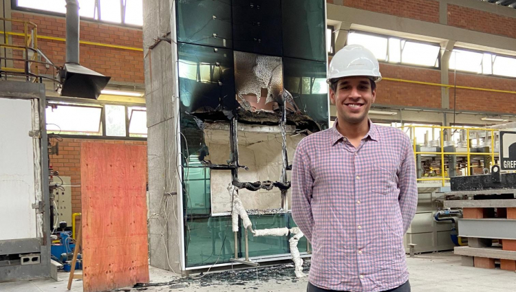 Pesquisador é premiado pela ANTAC por estudo inédito sobre segurança contra incêndio em fachadas