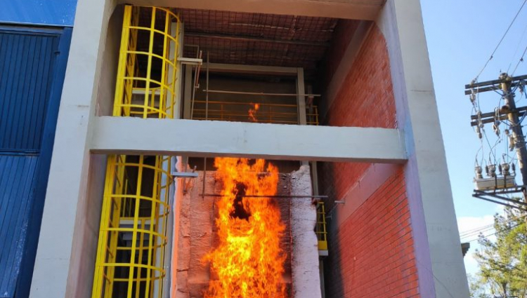 Instituto da Unisinos realiza ensaios para avaliar a propagação de fogo em fachadas 