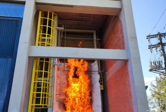 Instituto da Unisinos realiza ensaios para avaliar a propagação de fogo em fachadas 