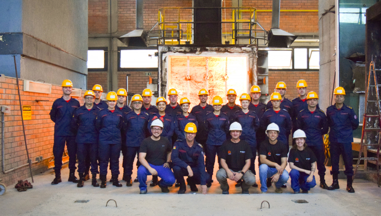 Cadetes do Corpo de Bombeiros do RS visitam o laboratório de Segurança Contra Incêndio do itt Performance