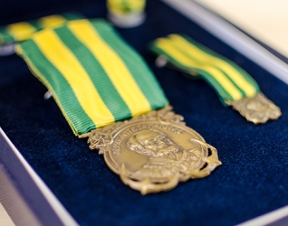Reitor recebe Medalha Mérito Tamandaré