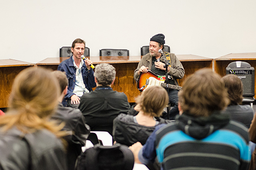 Suíngue, samba-rock e balanço na universidade