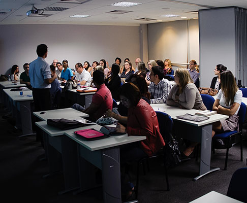 Unisinos debate narrativa transmídia com roteirista da novela "Totalmente Demais"