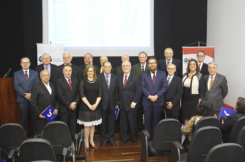 Egressos da primeira turma de Direito da Unisinos recebem homenagem