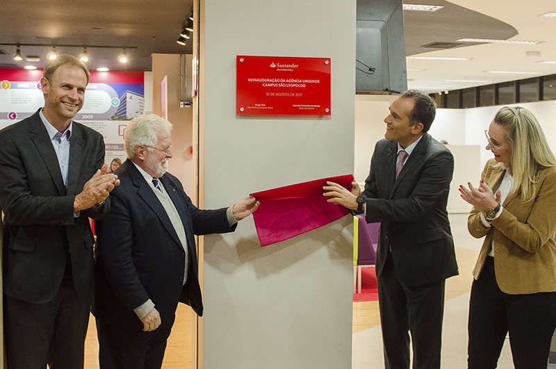 Banco Santander reinaugura loja com novo conceito na Unisinos