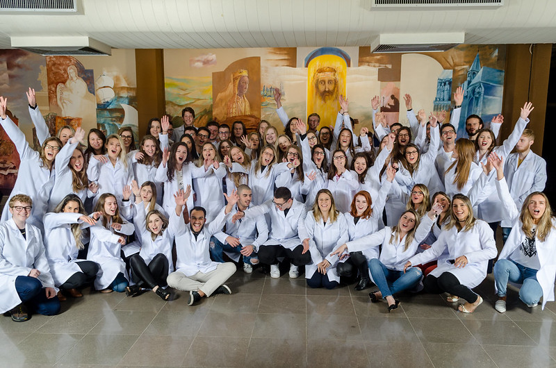 Aula Inaugural da Medicina tem entrega de jalecos aos alunos