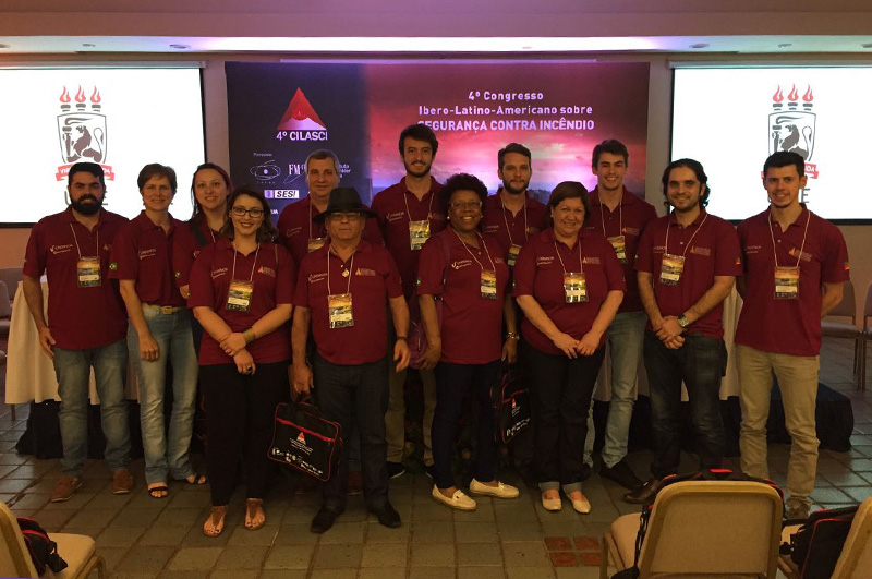 Graduandos são premiados em congresso internacional