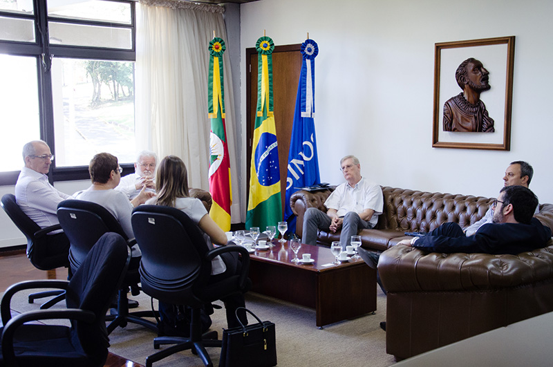 Reitor recebe visita da ACIST/SL