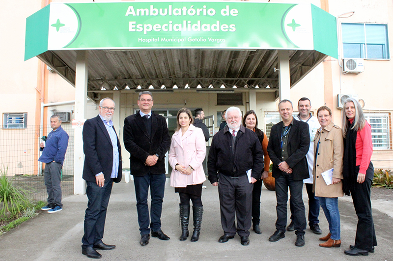 Reitor da Unisinos visita rede de saúde de Sapucaia