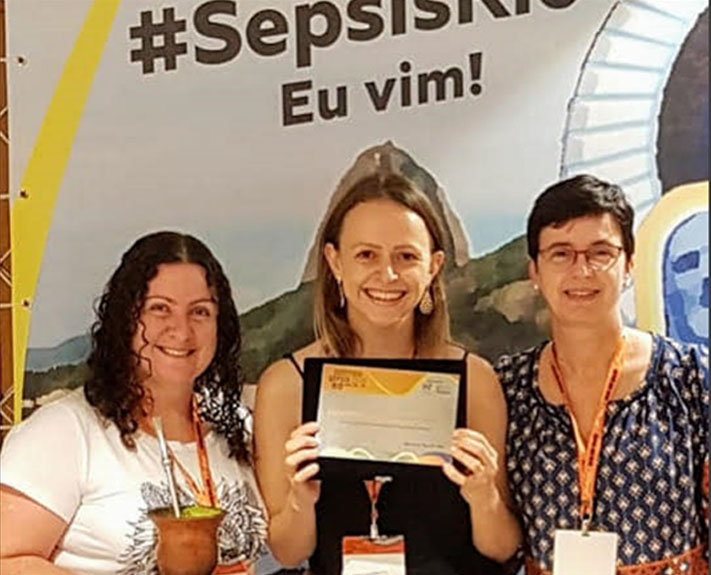 Professora da Escola de Saúde recebe prêmio