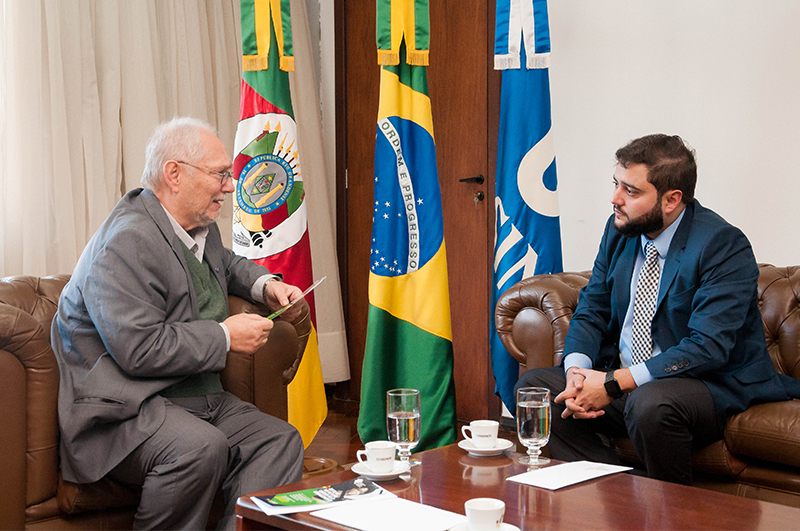 Deputado Estadual Gabriel Souza visita a Unisinos