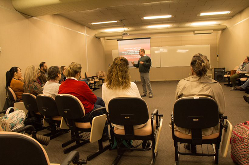 Professores voltam à sala de aula