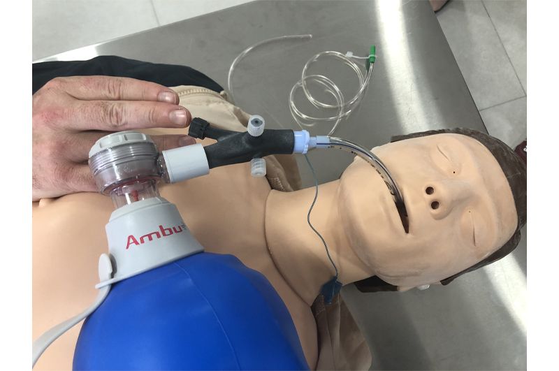 Escola GHC e SKA desenvolvem dispositivo aprimorado impresso em 3D para pacientes de COVID em UTIs