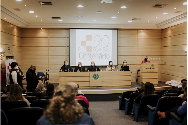 Estudantes de Medicina recebem o jaleco e iniciam internato no Centenário