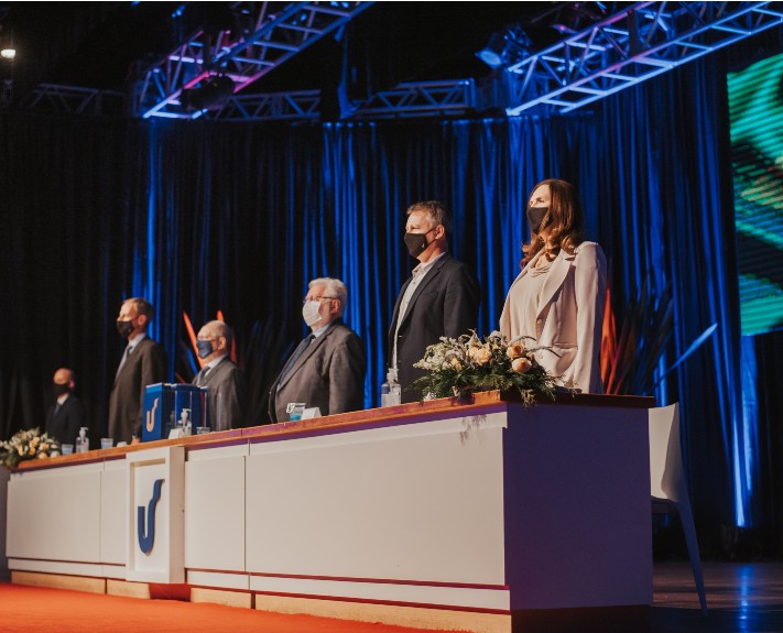 Unisinos concede título de Professor Emérito e homenageia colaboradores por tempo de serviço