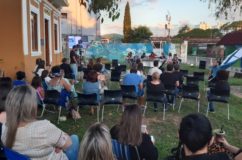 Professores da Unisinos participam de encontro em prol da educação