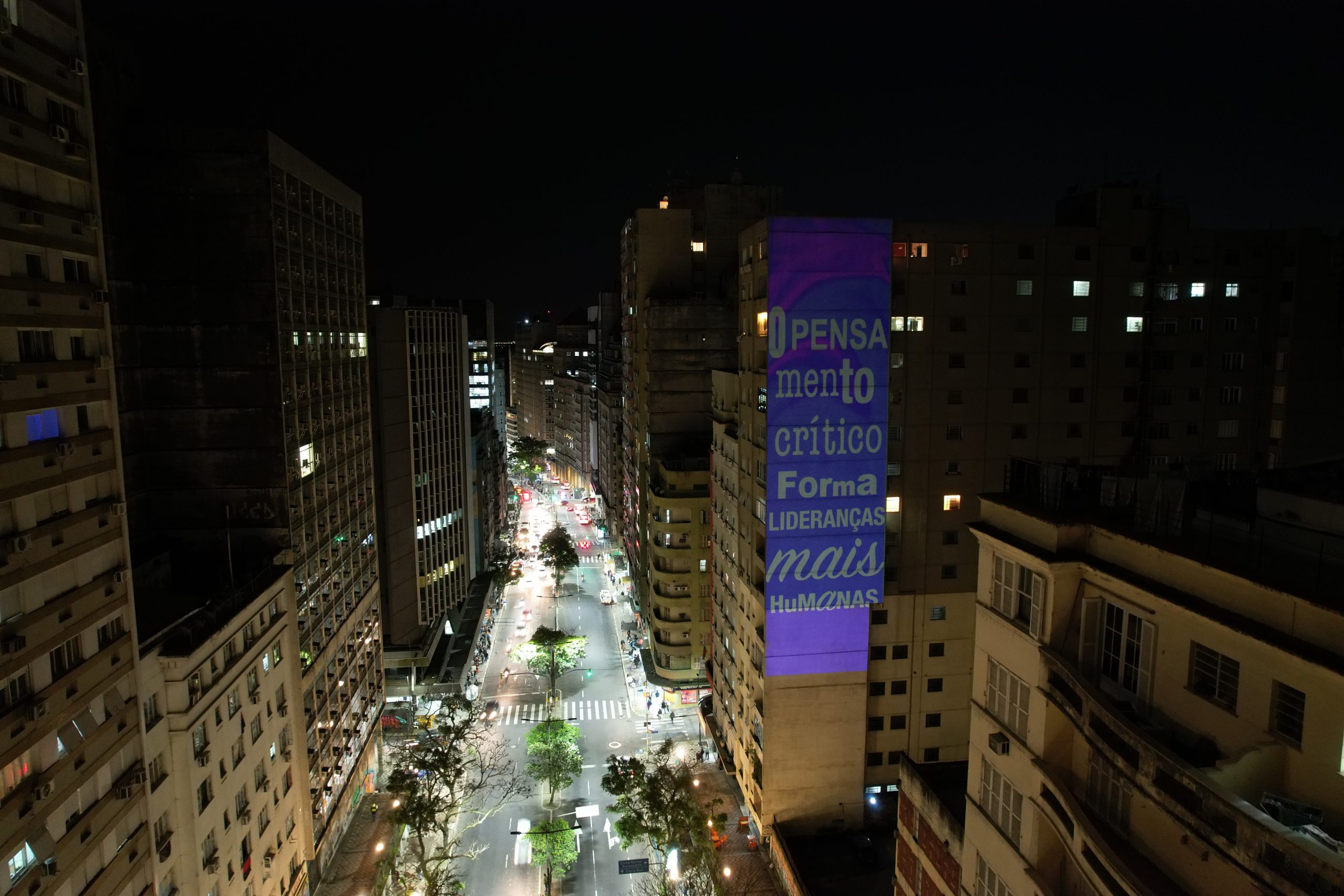 Ação de intervenção urbana da Unisinos em Porto Alegre convida comunidade a refletir sobre temas da sociedade