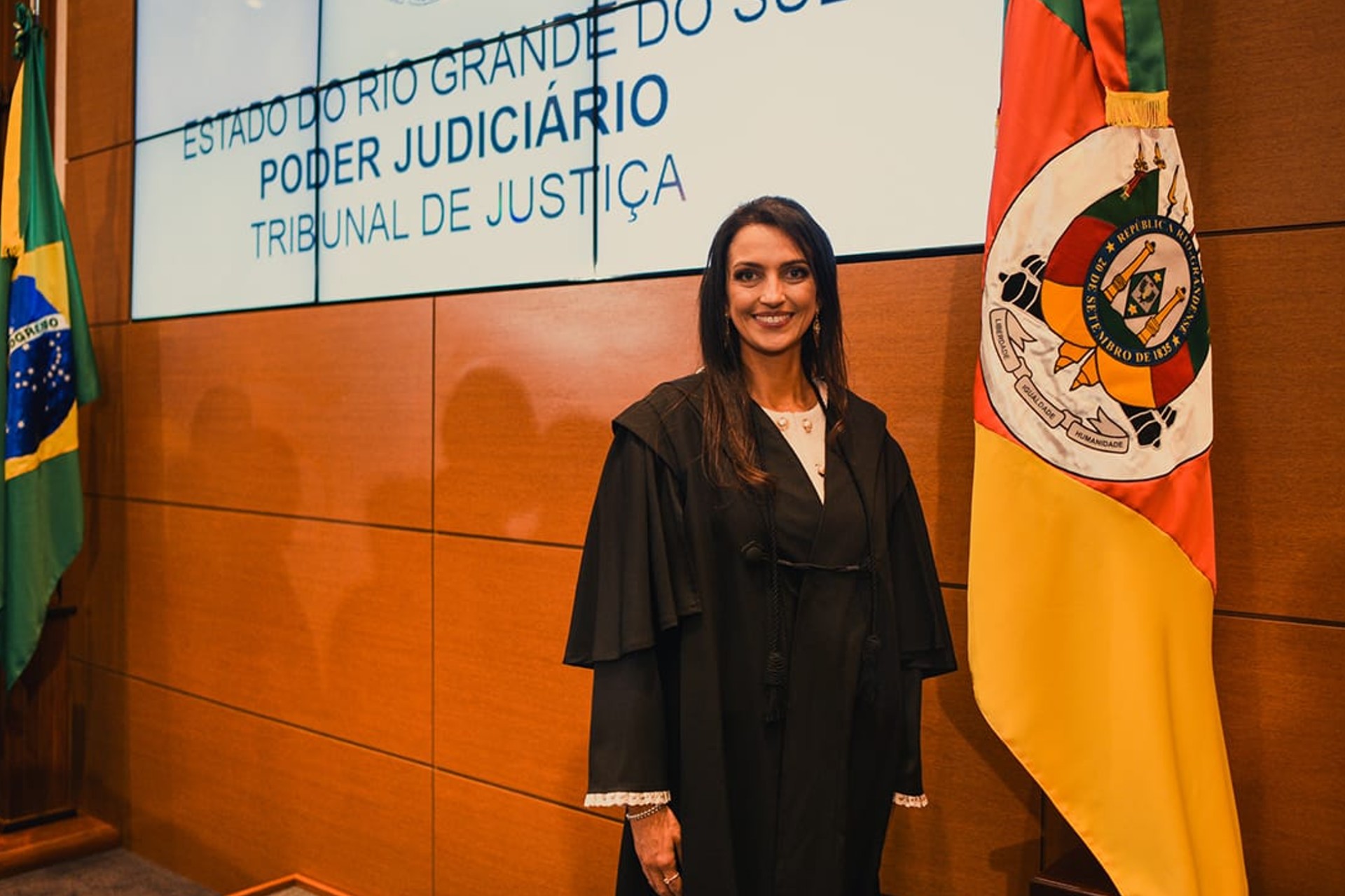 Mestranda da Escola de Direito é empossada juíza no Rio Grande do Sul