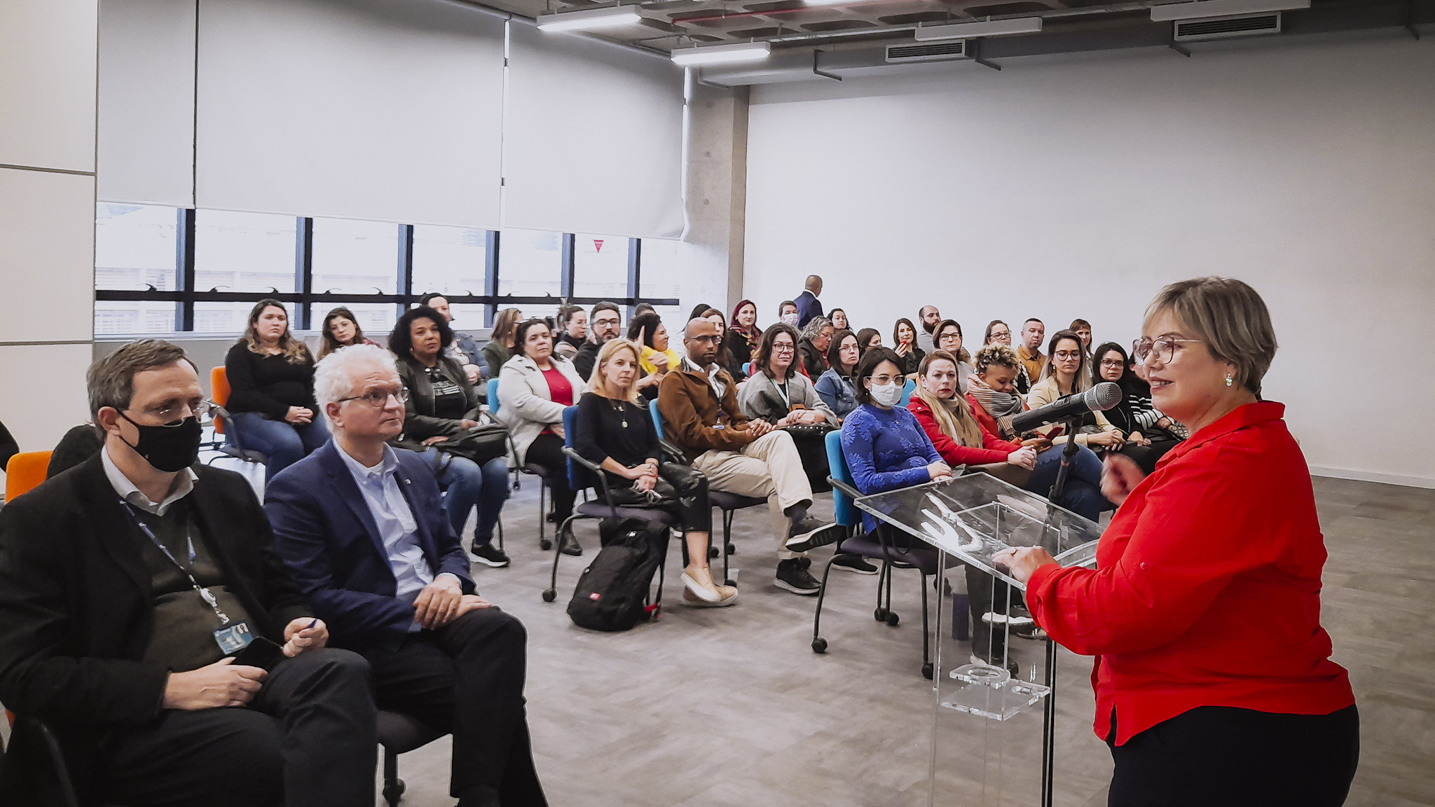 Reitor participa de aula inaugural de Pós-Graduação para professores e servidores de Porto Alegre