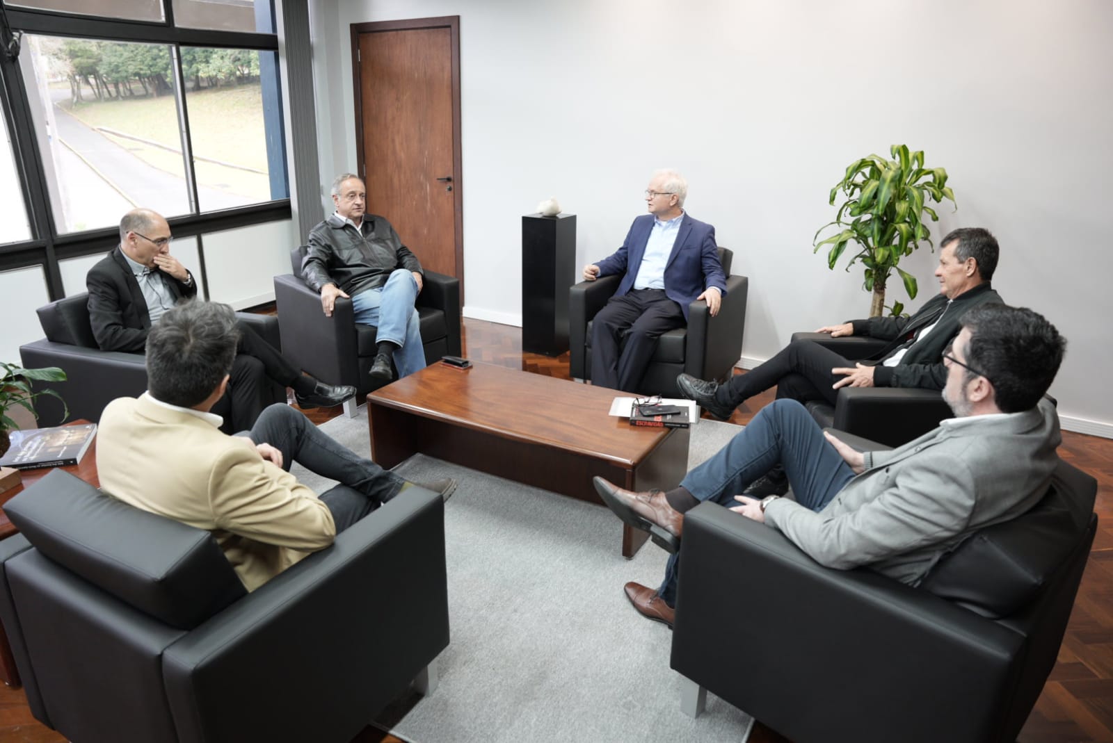 Reitor recebe visita de candidato ao Governo do Estado e ao Senado