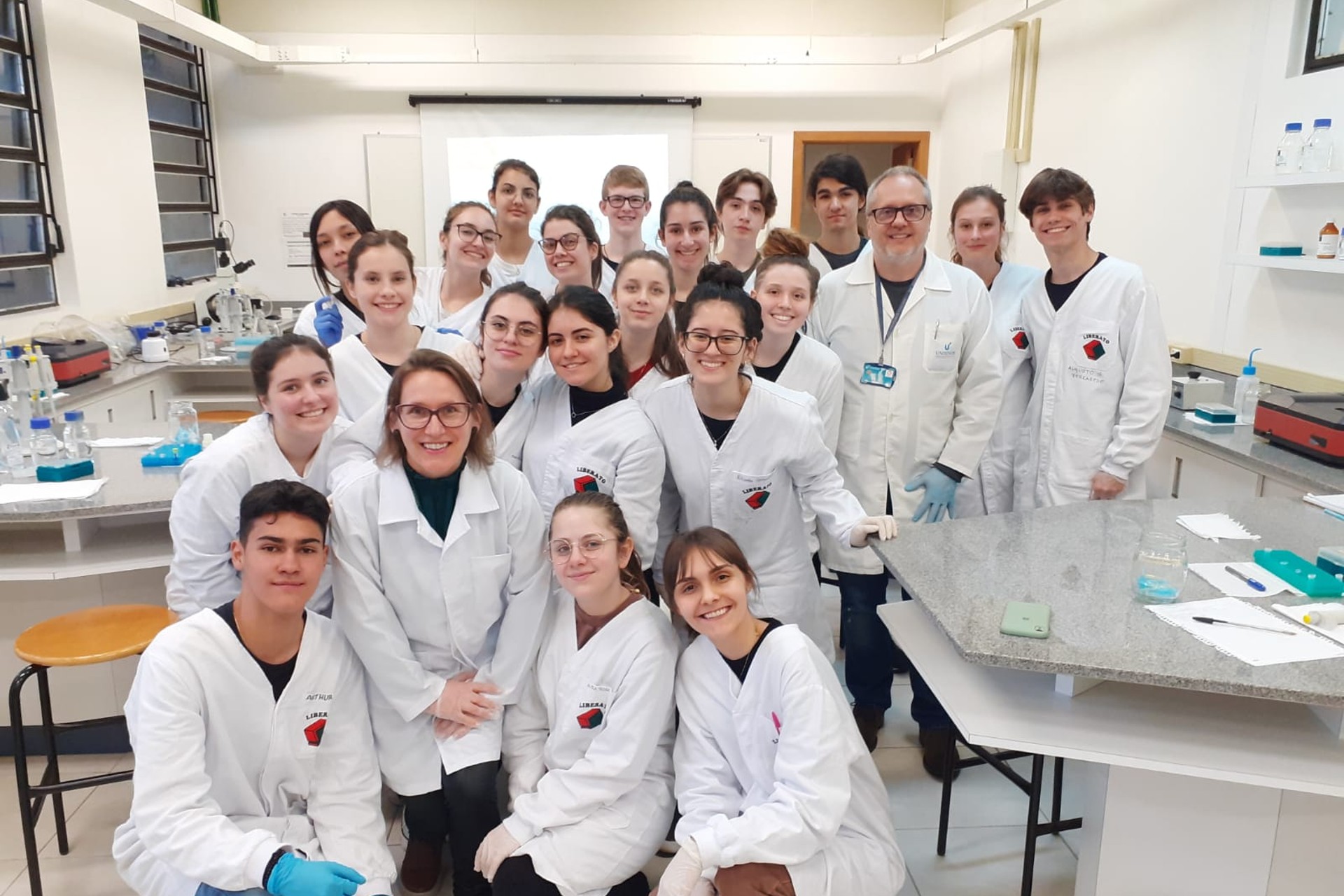 Laboratório de Biologia Molecular da Unisinos recebe alunos de curso técnico para atividades