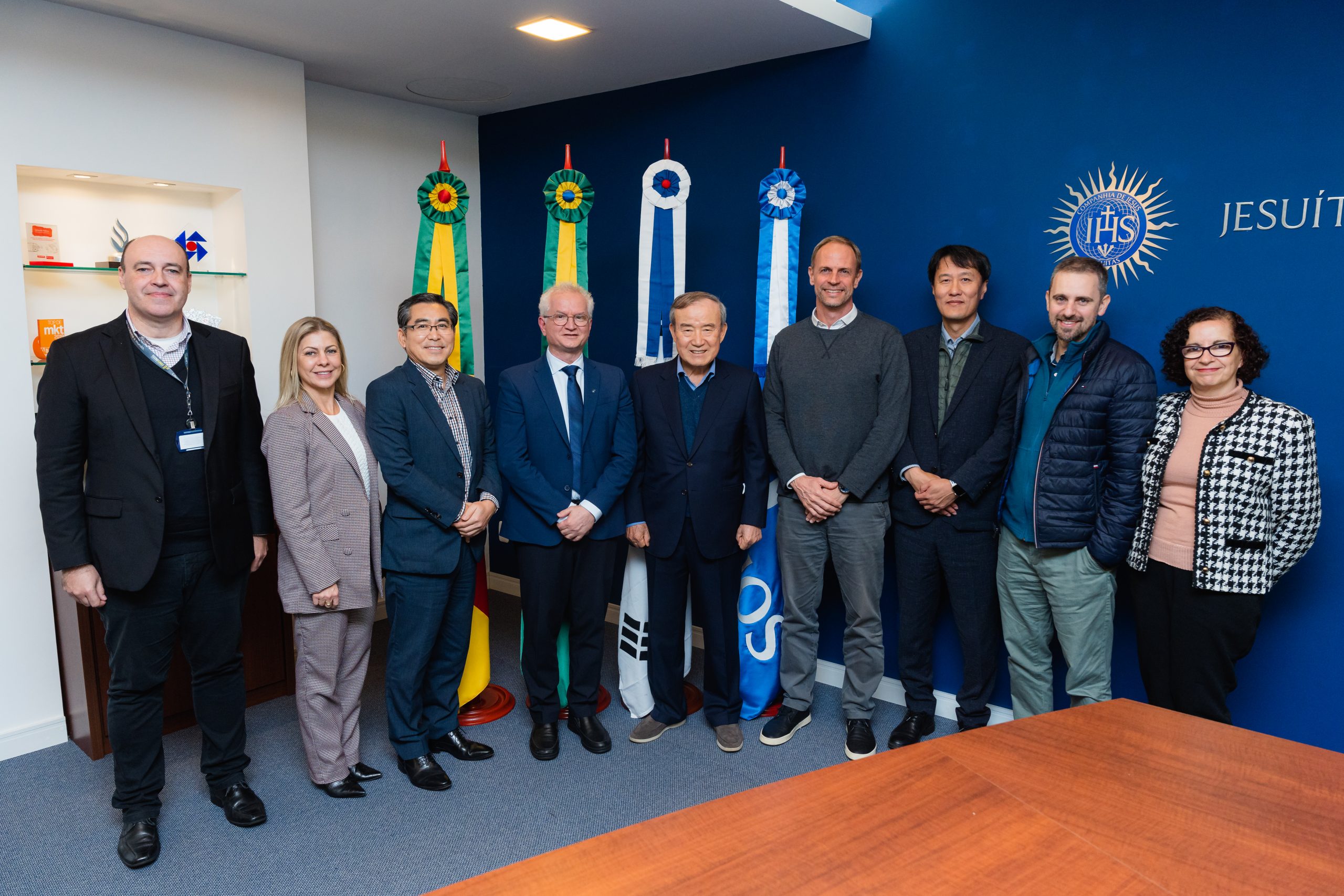 Reitor da Unisinos recebe visita do fundador e presidente do Grupo Hana Micron