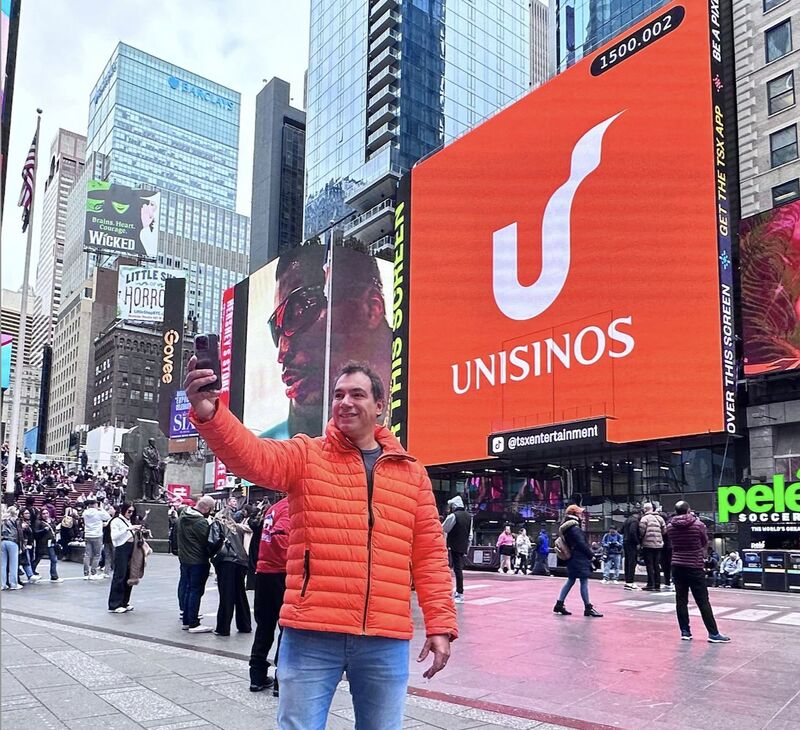 Unisinos aparece no telão da Times Square em parceria com Founders Club