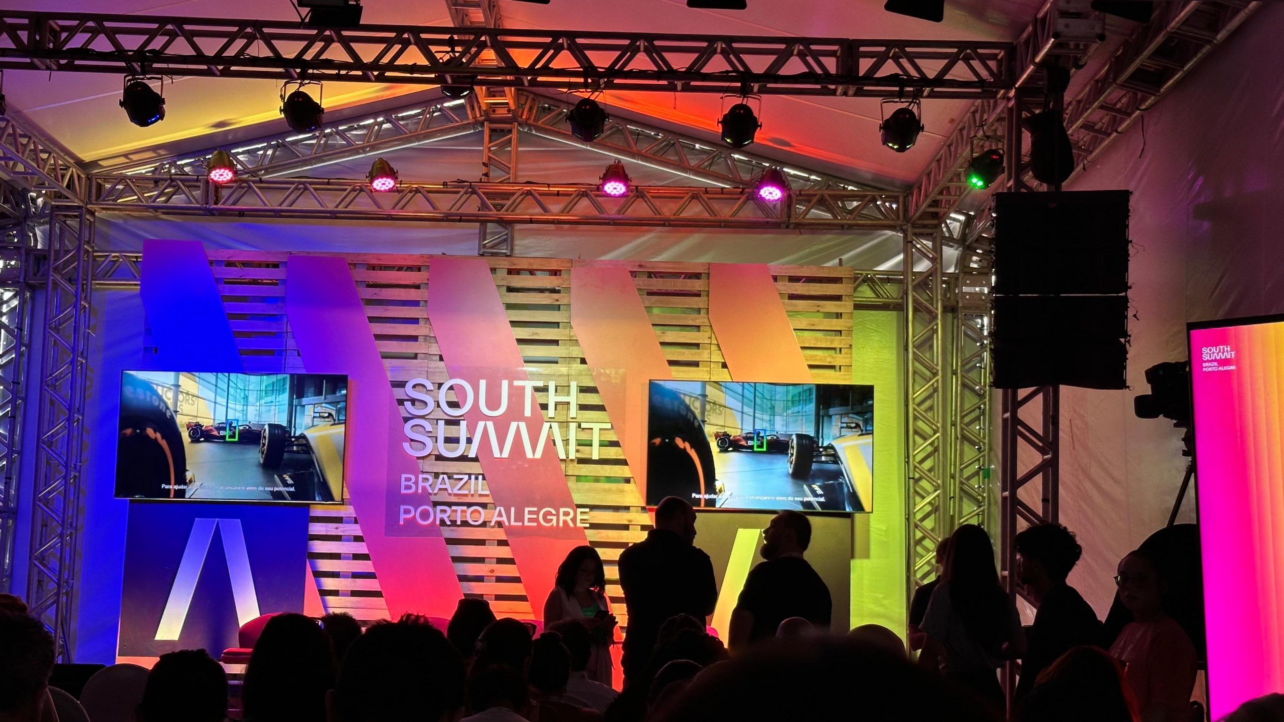 Estudantes da Unisinos assumem protagonismo no South Summit Brasil 