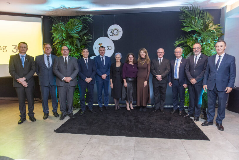 Reitoria da Unisinos participa de evento pelos 30 anos do Comung