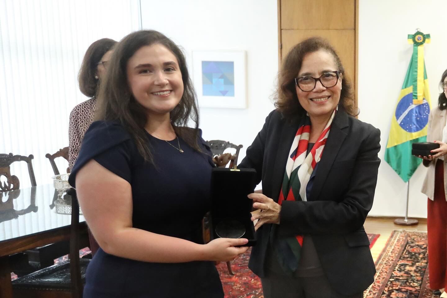 Egressa de Relações Internacionais da Unisinos recebe prêmio do Itamaraty