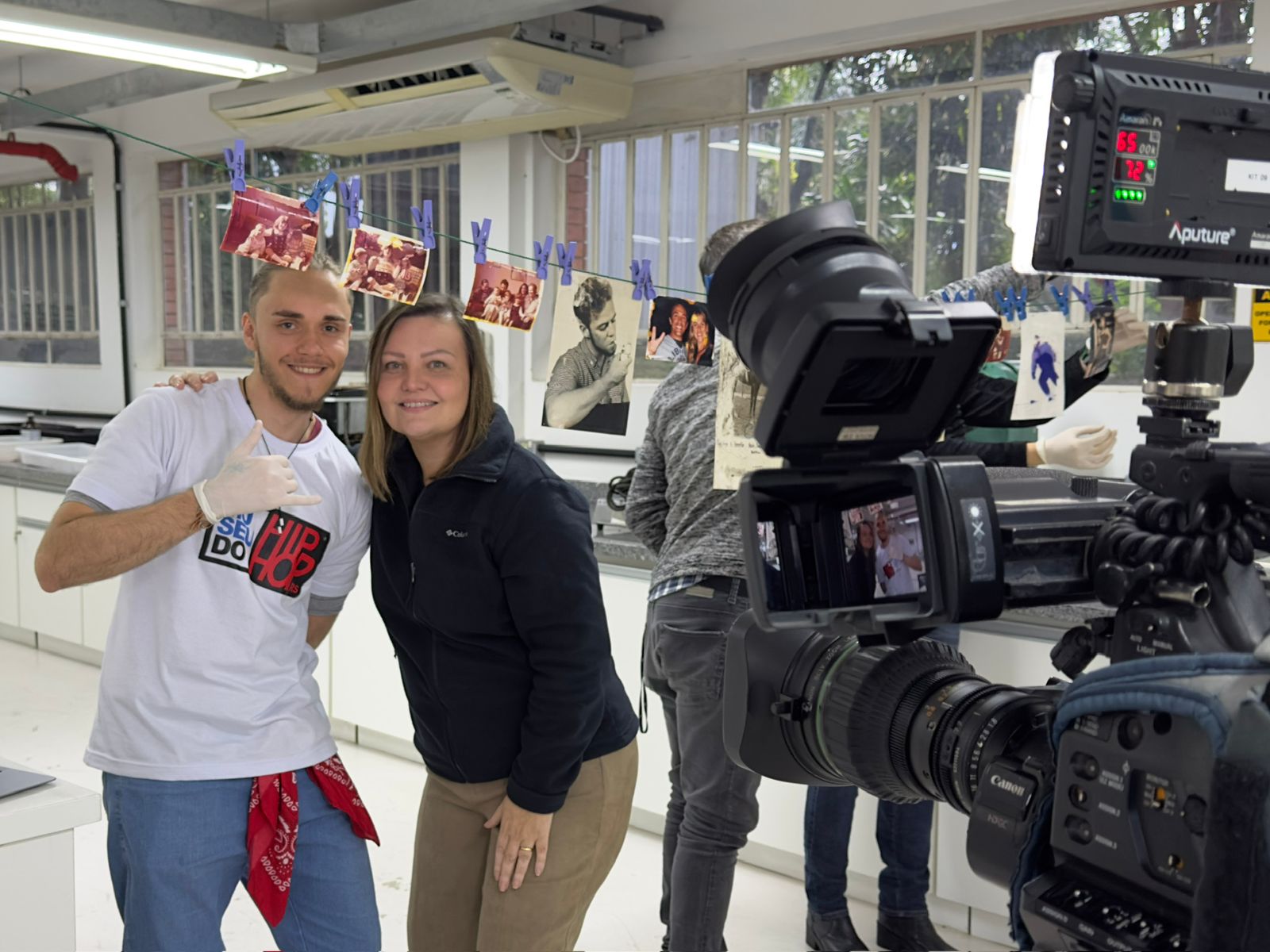 Professora da Unisinos tem trajetória e trabalho de restauro de fotos após enchentes integrados ao acervo do Museu da Pessoa