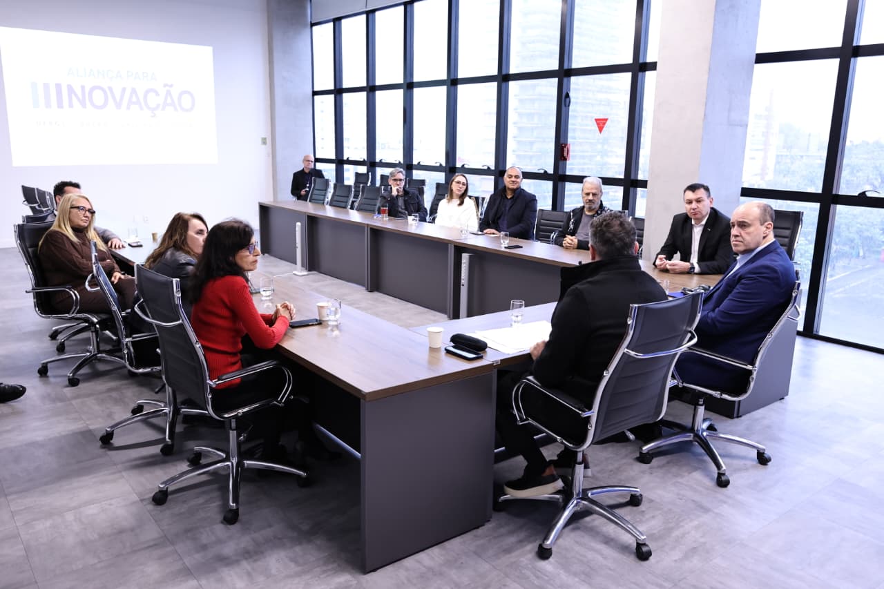 Aliança para a Inovação entrega carta de intenções a pré-candidatos ao governo do Estado